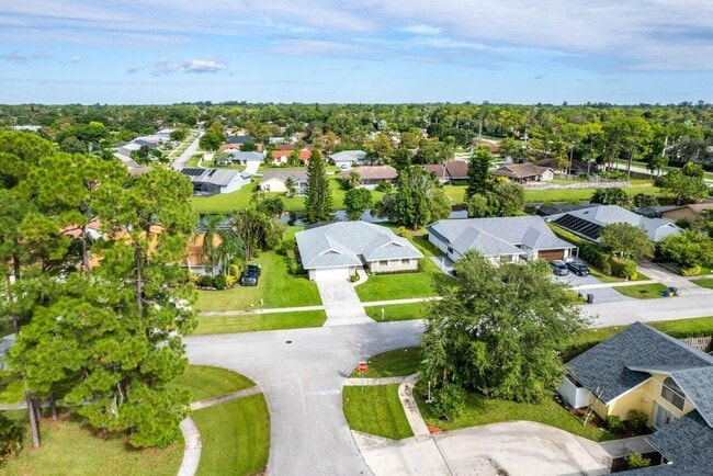 Building Photo - 13471 Barberry Dr