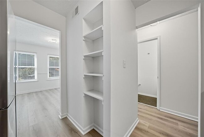 Building Photo - 6615 Sienna Ct