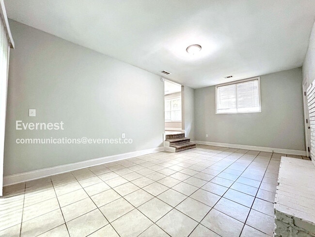 Building Photo - 7019 S Sweetwater Rd