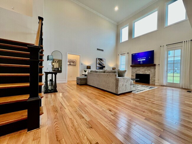 Building Photo - NEW, big, beautiful, Executive Home Liberty Twp