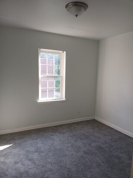 Building Photo - 1950 Nelawood Rd