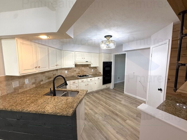 Building Photo - AVAILABLE NOW!!! Beautiful 4-bedroom, 2.5-bath home in the heart of Richardson