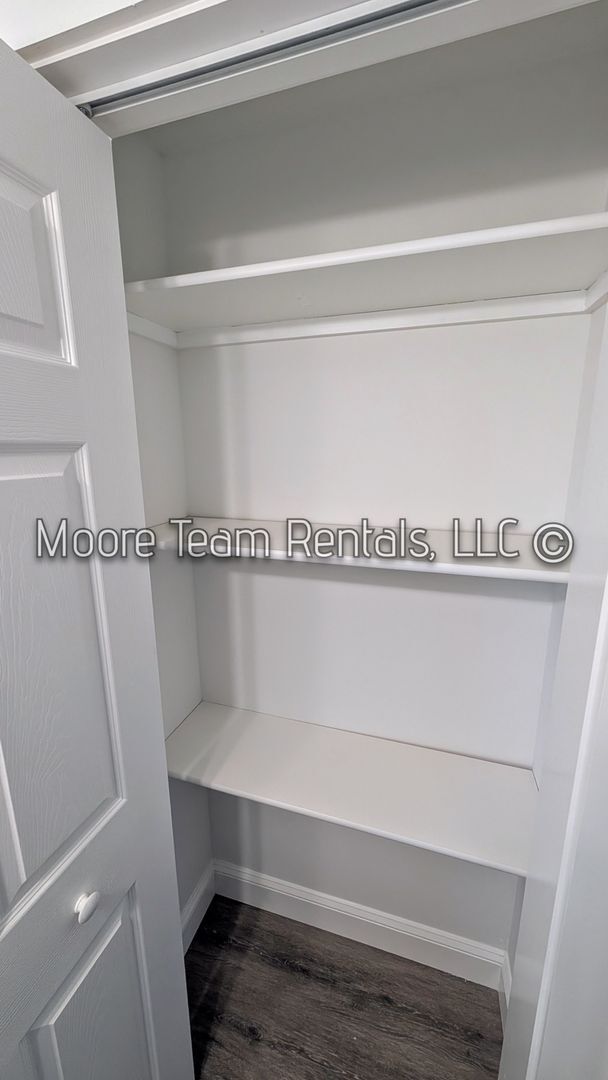 Building Photo - 906 White Pine Dr