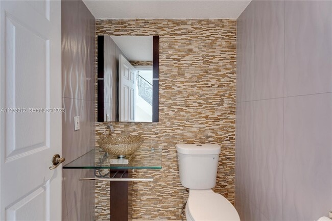 Building Photo - 7044 NW 115th Ct