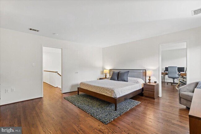 Building Photo - 9411 Fernwood Rd