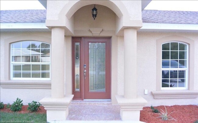 Building Photo - Three Bedroom-Two Bath-Single Family home-...