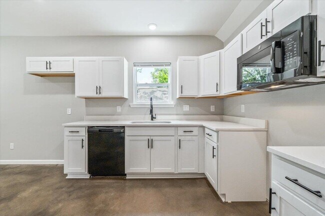 Building Photo - 2844 Nathan Ave