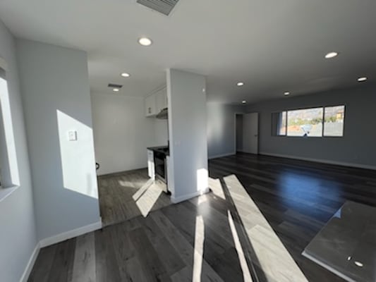 Building Photo - 10214 McClemont Ave