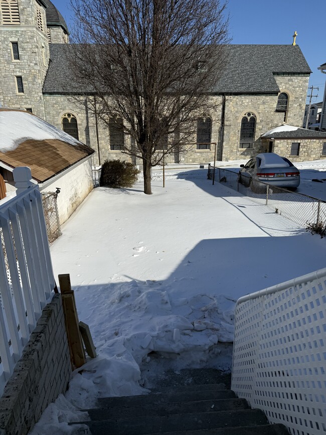 Building Photo - Tose St