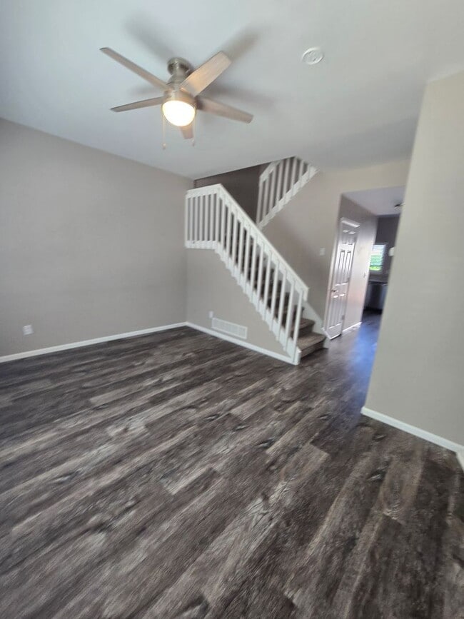 Building Photo - Updated Autumn Chase Townhome