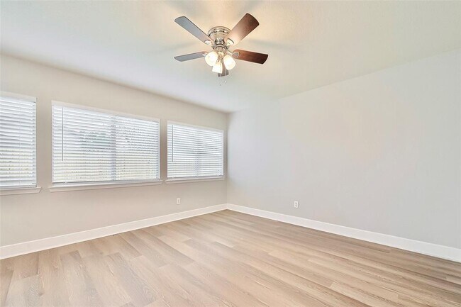 Building Photo - 5711 Silver Oak