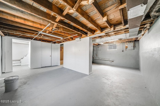 Building Photo - 3319 Vetter Ave