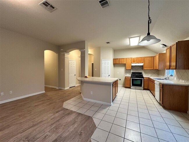 Building Photo - 315 Sendero Ln