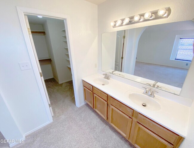 Building Photo - 4320 Loma Del Norte Dr