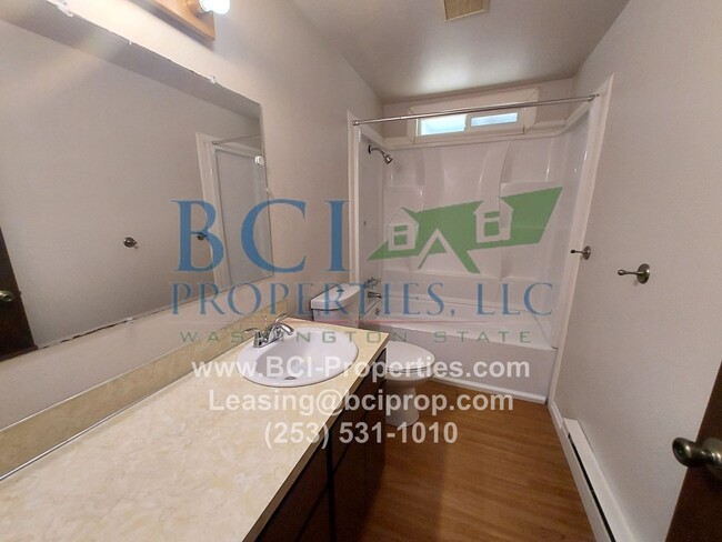 Building Photo - Highly Desired 2 bedroom duplex with garag...