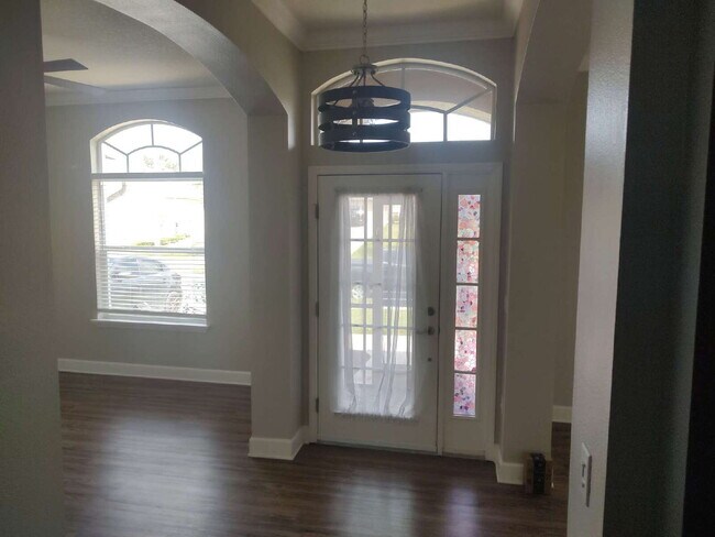 Building Photo - "Spacious 4-Bedroom with 3 Full Baths - 2,...