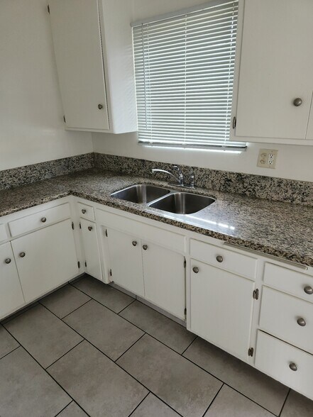 Building Photo - 4888 Pinafore St