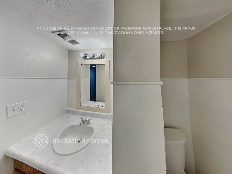 Building Photo - 17681 E Loyola Dr