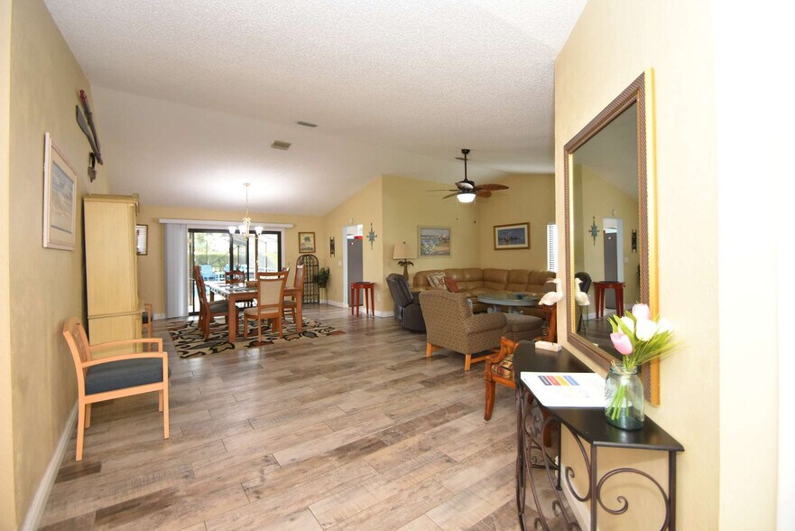 Building Photo - 3 Cherokee Ct W