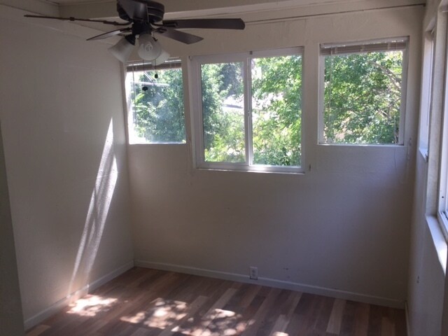 Building Photo - **RESERVE NOW FOR SUMMER 2026* * Great 5 Bedroom house close to Downtown