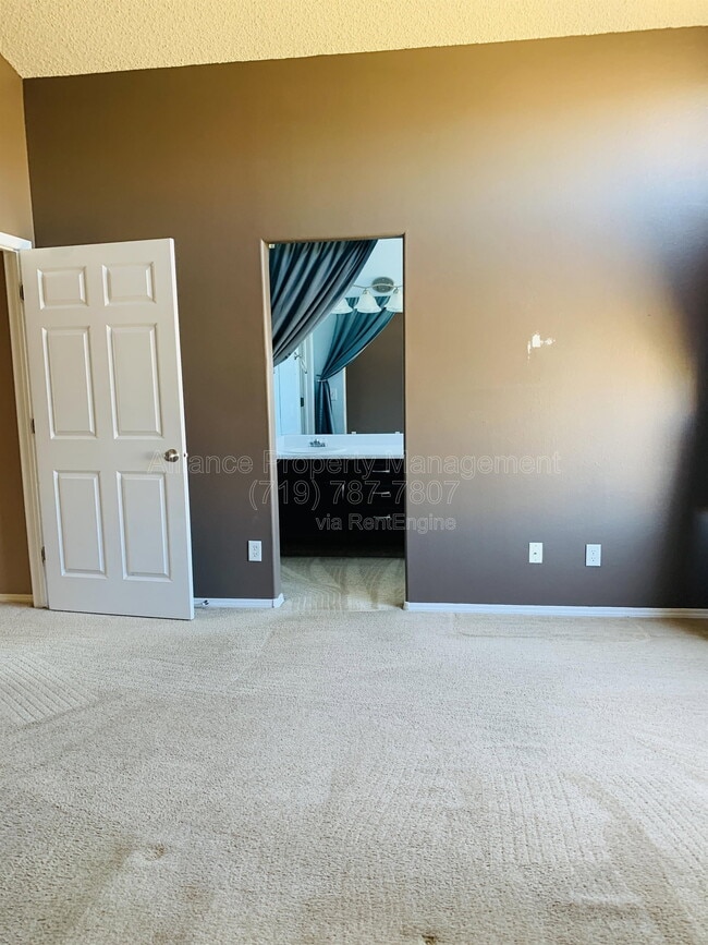 Building Photo - 212 Oxbow Dr