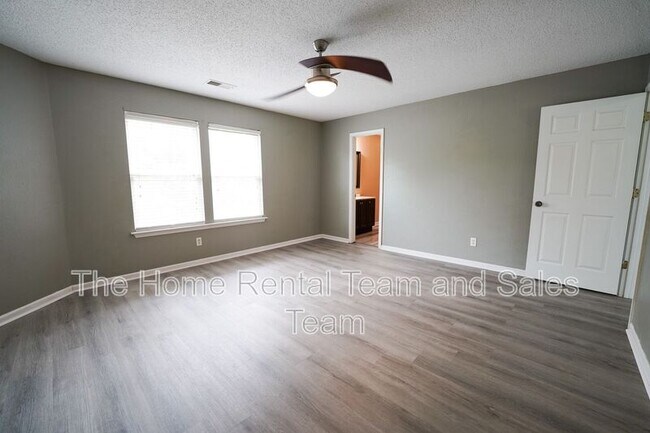 Building Photo - 8 Willow Lakes Dr