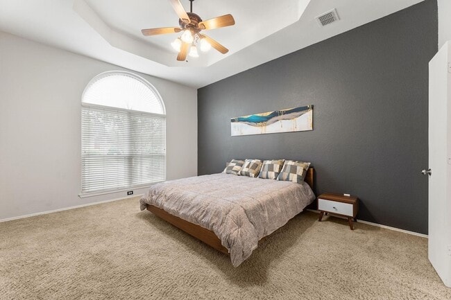 Building Photo - 10713 Alexandria Dr