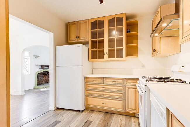 Building Photo - 288 S Coronado St