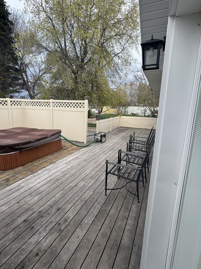 Building Photo - Completely Remodeled 4 Bed, 2 Bath Country Home – 1.5 Acres – Horse & Livestock Friendly!