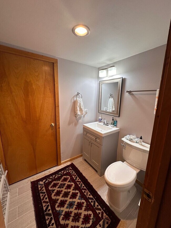 Building Photo - Cute 3/2.5 Townhome Near Downtown Durham