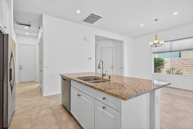 Building Photo - 81344 Corte Compras