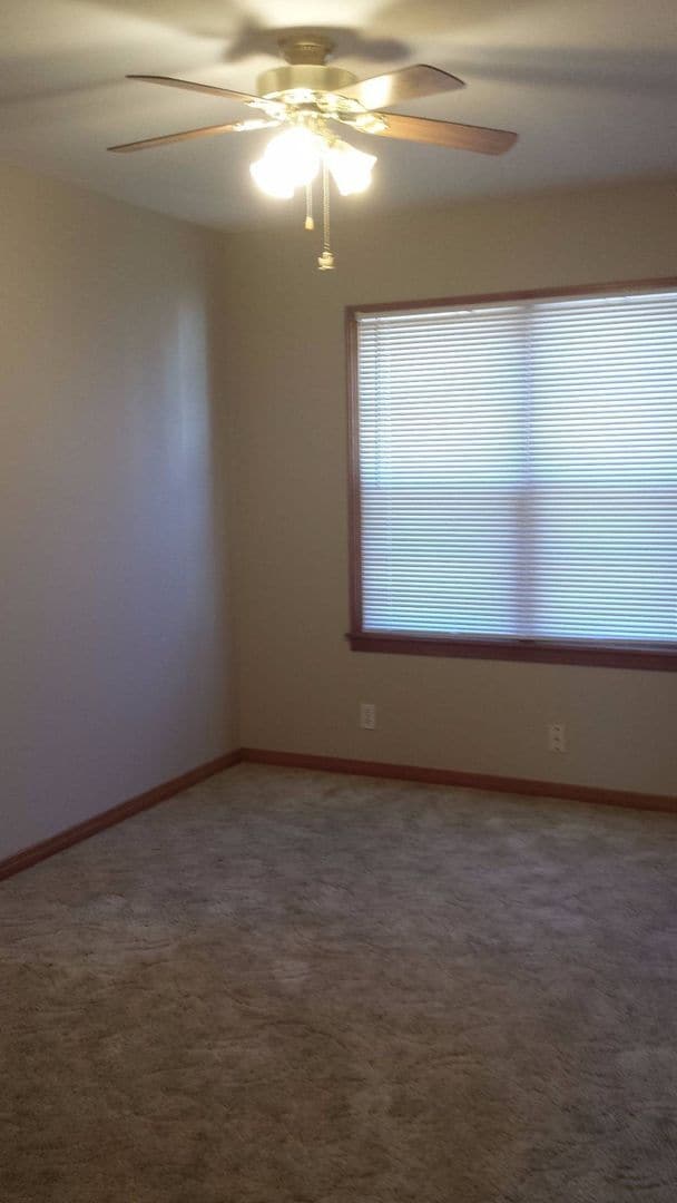 Building Photo - 3 Bedroom, 1.5 Bathroom House with Detached Double Garage