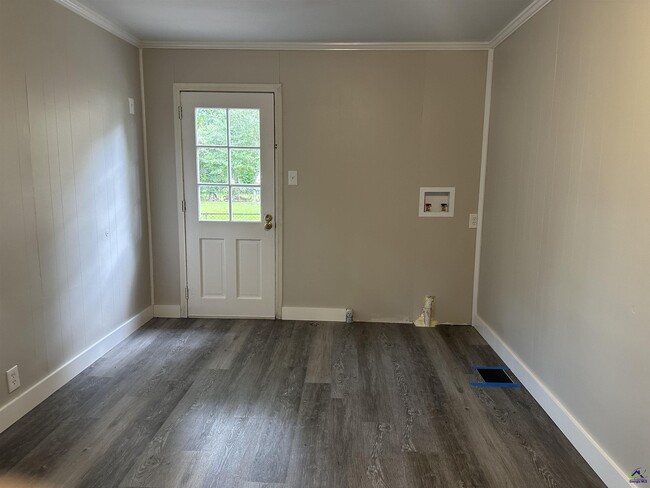 Building Photo - 617 Miller Dr