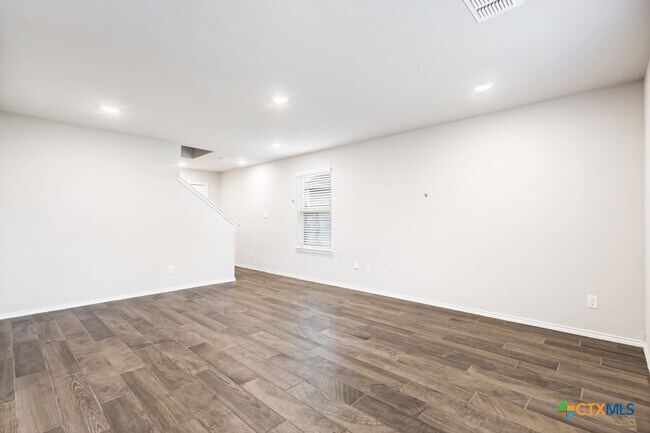 Building Photo - 2432 Ayers Dr