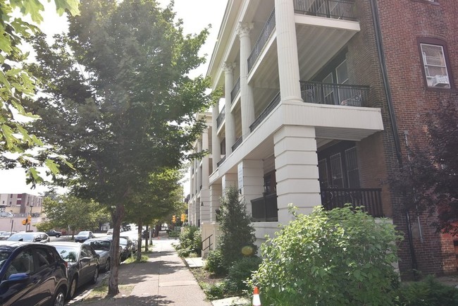 Building Photo - 4414 Walnut St