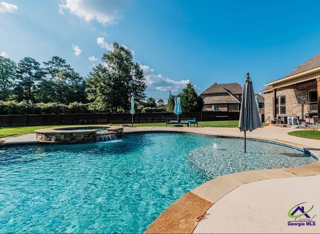 Building Photo - 111 S Carmenville Dr