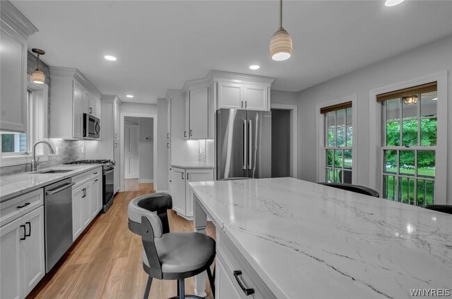 Building Photo - 5940 Thompson Rd