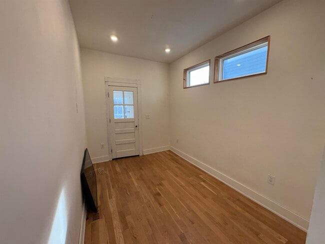 Building Photo - 75A Lexington Ave