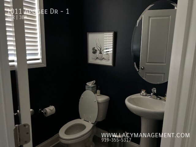 Building Photo - 1011 Apogee Dr
