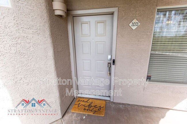 Building Photo - 11680 E Sahuaro Dr
