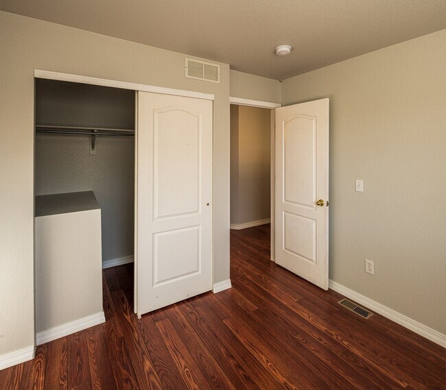 Building Photo - 1419 Red Mountain Dr