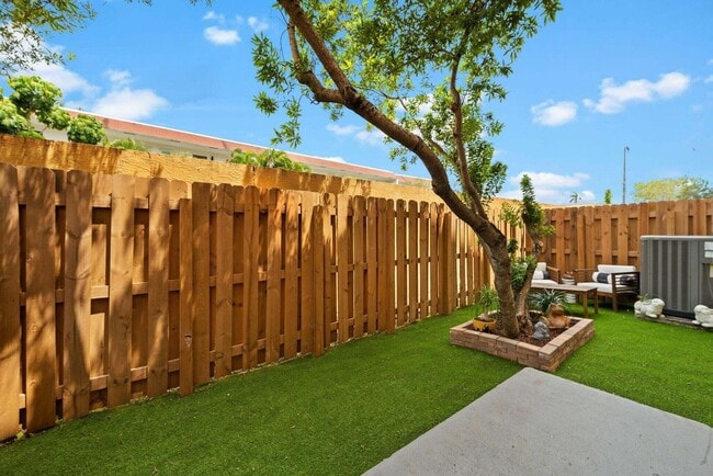 Building Photo - 2001 Coral Heights Blvd