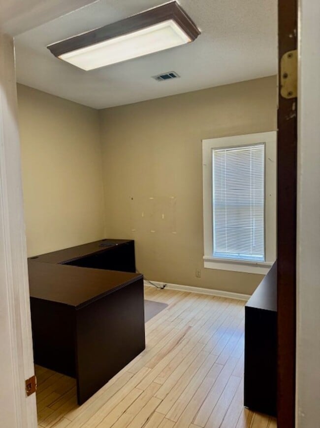 Building Photo - Downtown Gulfport Office Space