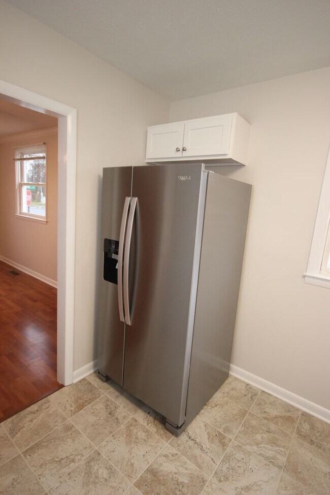 Building Photo - Renovated 2 Bedroom, 1 Bath Single-Family Home
