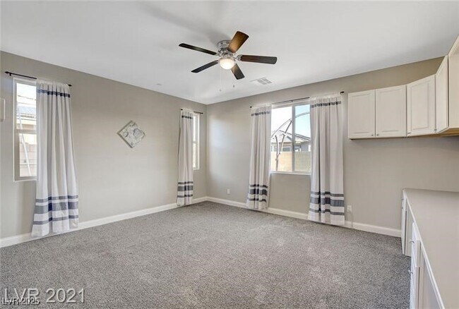 Building Photo - 1062 N Water St