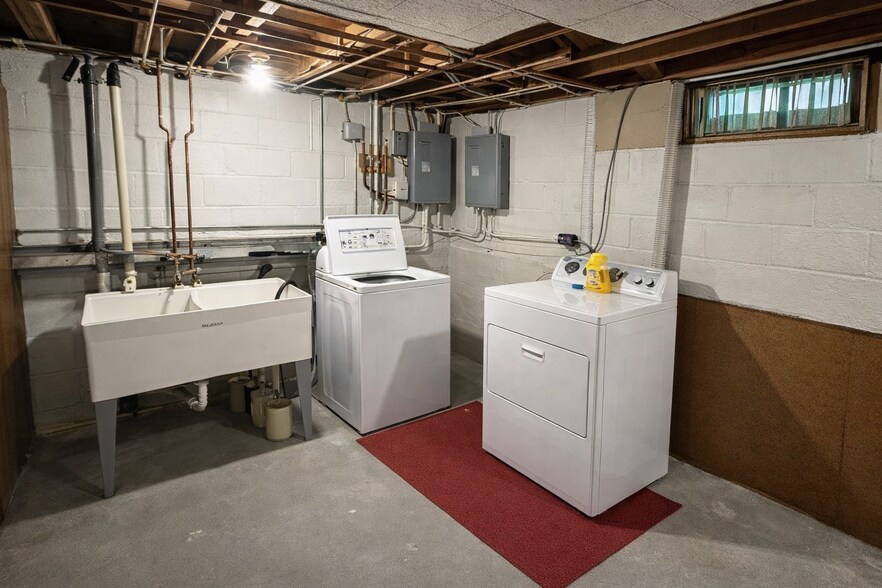 Building Photo - 410 N 68th St