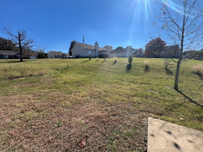 Building Photo - Beautifully updated 3 BR 2 Bath Home in La...