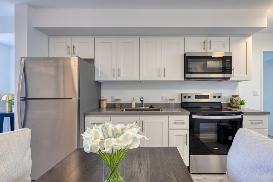 Kitchen Area - 2x2 - 5300 Crenshaw
