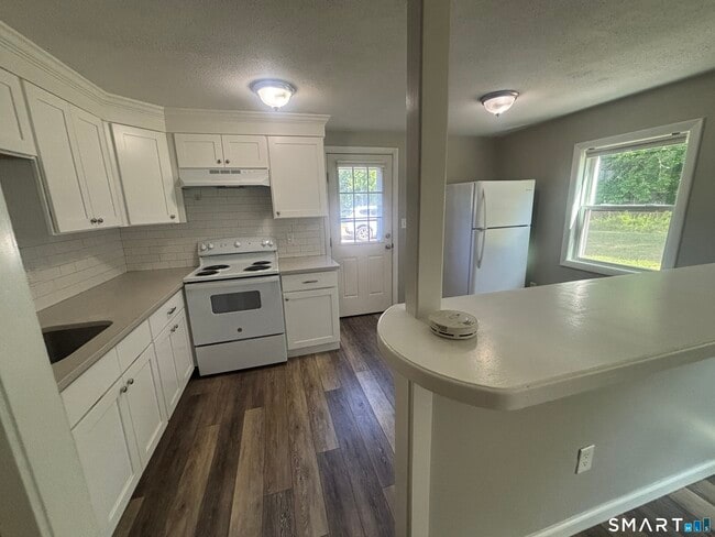 Building Photo - 3 White Oak Rd