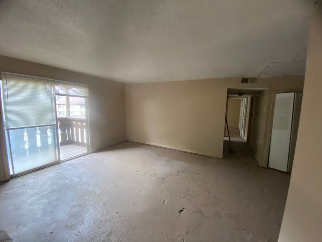 Building Photo - 1505 Camelot Dr